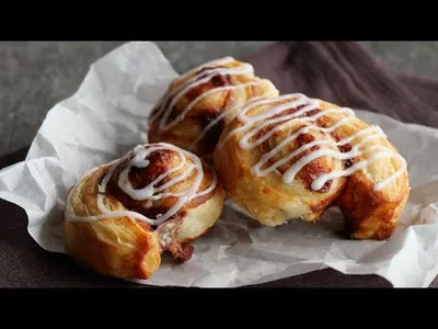【焼きたてが幸せ♡冷凍パイシートでシナモン薫るロールパイ】Cinnamon roll pieのサムネイル