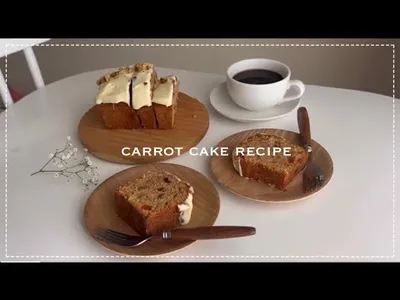 【混ぜるだけで簡単】しっとりふわふわのキャロットケーキレシピ🥕のサムネイル
