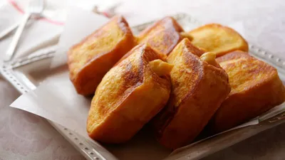 カスタードをたっぷり詰めた♡濃厚フレンチトースト | French toast stuffed with custardのサムネイル