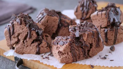 【カカオたっぷり♡ざくうま腹割れスコーン】「きざみチョコがけ」  甘さ控えめ大人のスコーン | Crispy Chopped chocolate  Sconesのサムネイル