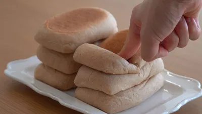 후라이팬만 있으면 이렇게 폭신한 통밀빵 만들 수 있어요 (설탕 버터 싹 뺀 담백한 통밀빵, 샌드위치 활용 꿀팁)のサムネイル
