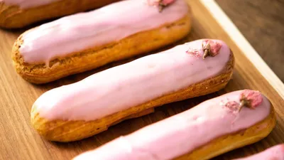 How to make Eclair Sakura Ruby Chocolate Creamのサムネイル