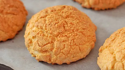 오징어 게임 빵!! 황금빛 소보로빵 비법전수! (Bread In Squid Game)のサムネイル