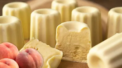 White peach chocolate ice caneléのサムネイル