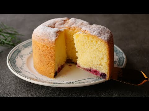 【卵色のケーキ】ミックスベリーがうまく見えてませんが、手立てで頑張ったケーキなのでupします♡ | Mixed berries Egg Cakeのサムネイル