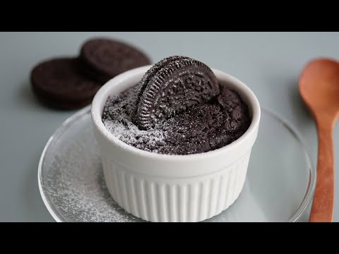 「ベイクドフラワー」で作るレンジで50秒のふかふかなミニオレオケーキ | Easy! Oreo Mug Cakeのサムネイル