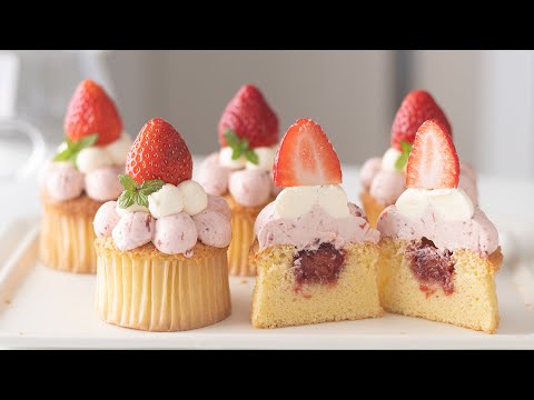 クリスマスに!いちごカップケーキの作り方 Christmas Strawberry Cupcakes|HidaMari Cookingのサムネイル