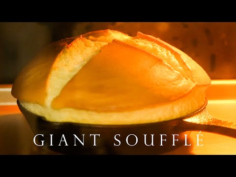 Giant Souffle!!! Super Soft Japanese Castella Pancakeのサムネイル
